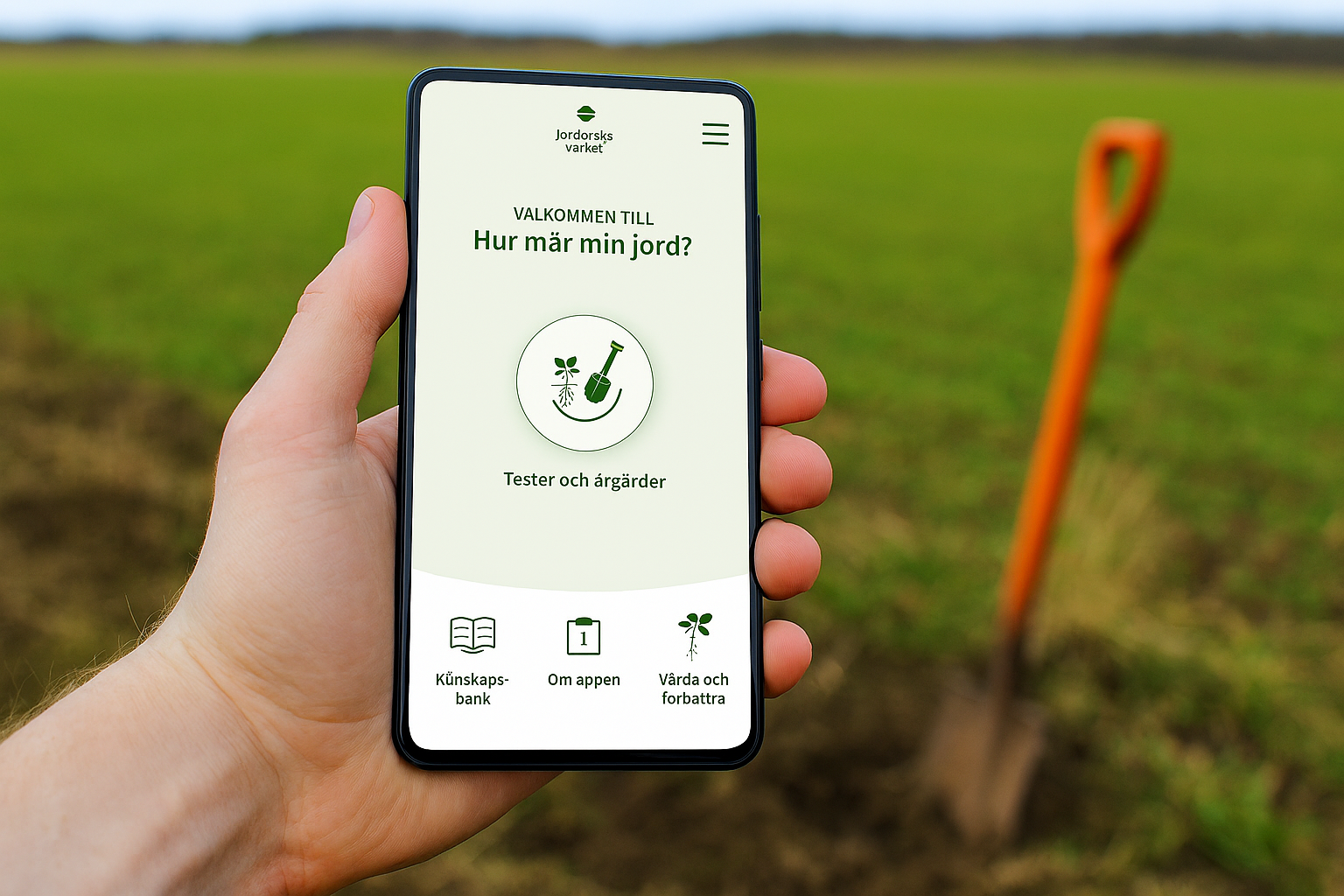 Bild av startsidan på hur mår min jord med fält och spade i bakgrunden